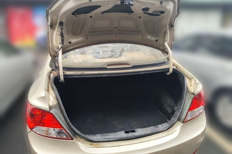 Used Hyundai Verna (older generation) 2010 Sedan 1.4L Manual Standard GL Model Trunk