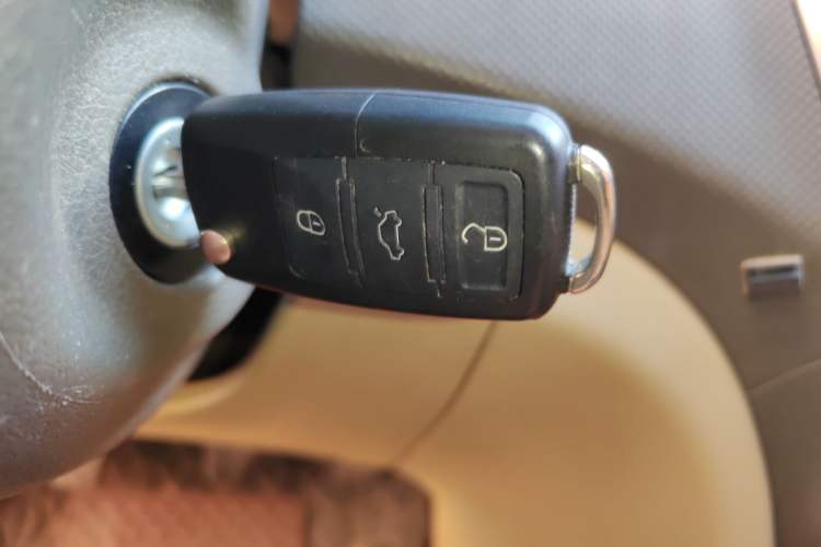 Used Hyundai Verna (older generation) 2010 Sedan 1.4L Manual Standard GL Model Vehicle Key