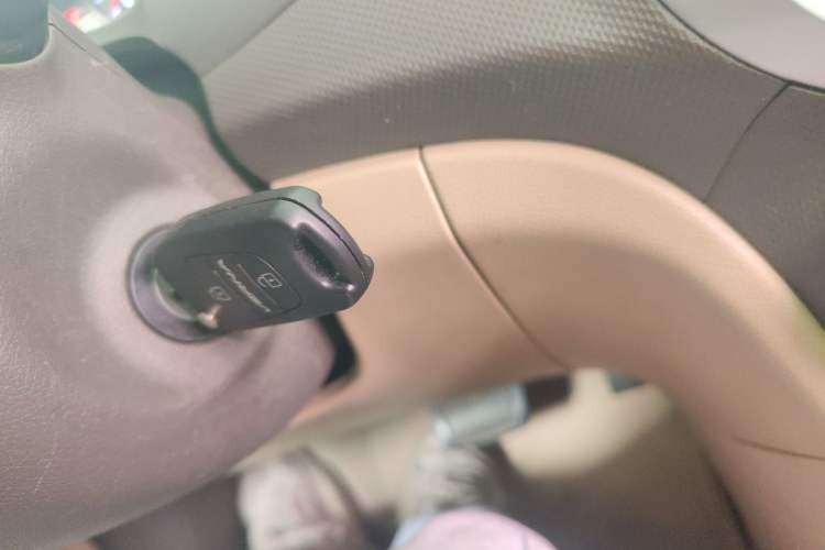 Used Hyundai Verna (older generation) 2010 Sedan 1.4L Automatic Luxury GLS Trim Vehicle Key