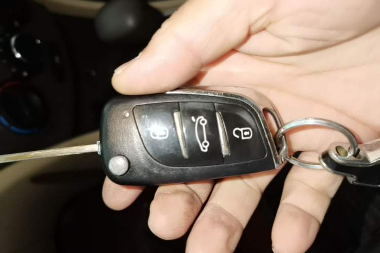 Used Hyundai Verna (older generation) 2010 Sedan 1.4L Automatic Fashionable GT Model Vehicle Key