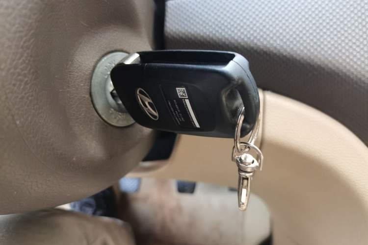Used Hyundai Verna (older generation) 2010 Sedan 1.4L Manual Comfort GS Vehicle Key