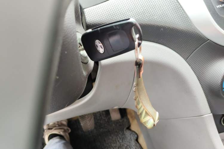 Used Hyundai Verna (older generation) 2010 Sedan 1.4L Manual BLUE Model Vehicle Key