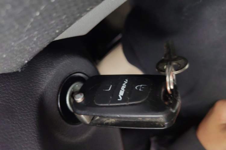 Used Hyundai Verna (older generation) 2010 Sedan 1.4L Manual BLUE Model Vehicle Key