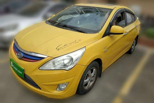 Ojetý Hyundai Verna (older generation) 2010 Sedan 1.4L Automatic Fashionable GT Model
