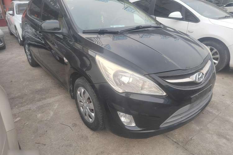 Used Hyundai Verna (older generation) 2011 Hatchback 1.4L Automatic Comfort Model GS Exterior 3
