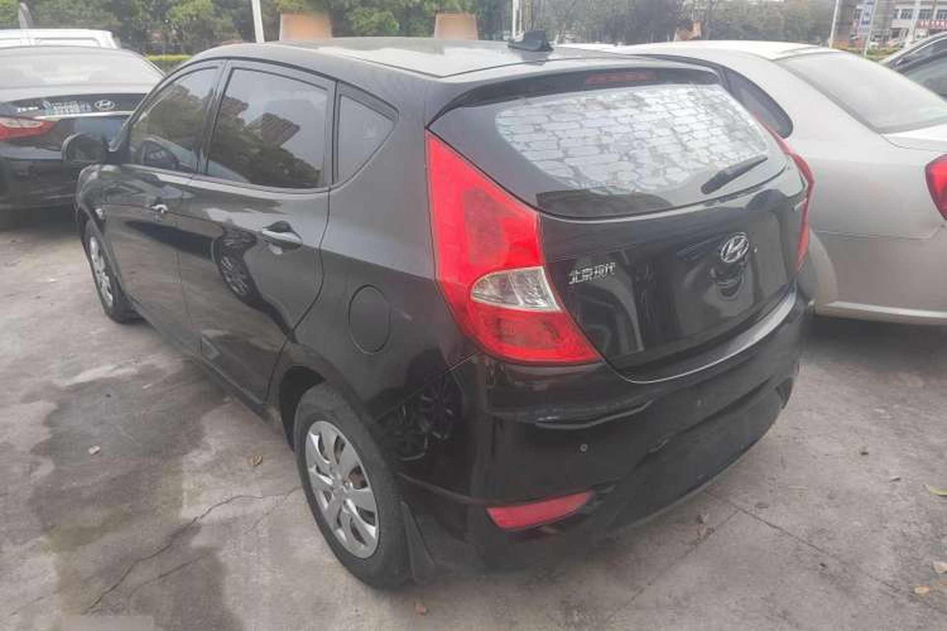 Used Hyundai Verna (older generation) 2011 Hatchback 1.4L Automatic Comfort Model GS Exterior 5