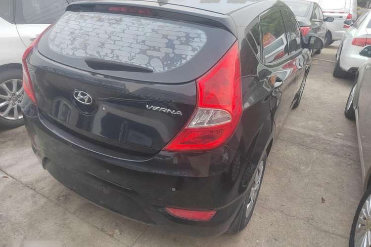 Used Hyundai Verna (older generation) 2011 Hatchback 1.4L Automatic Comfort Model GS Exterior 6