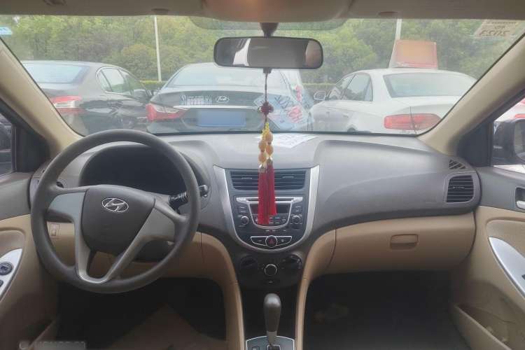 Used Hyundai Verna (older generation) 2011 Hatchback 1.4L Automatic Comfort Model GS Interior 1