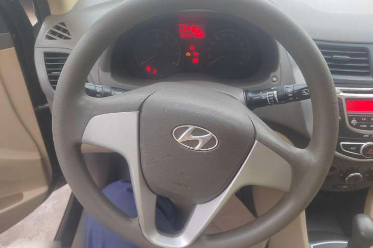 Used Hyundai Verna (older generation) 2011 Hatchback 1.4L Automatic Comfort Model GS Interior 2