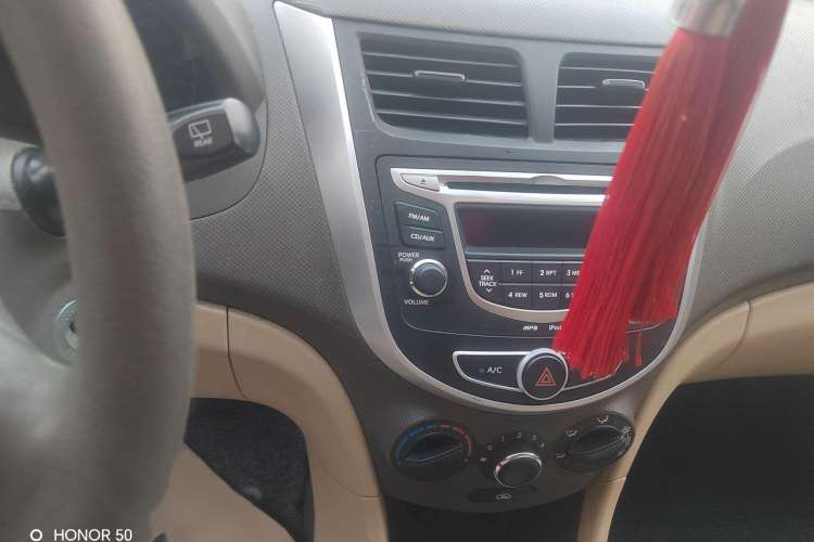 Used Hyundai Verna (older generation) 2011 Hatchback 1.4L Automatic Comfort Model GS Interior 3