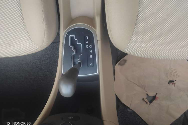Used Hyundai Verna (older generation) 2011 Hatchback 1.4L Automatic Comfort Model GS Interior 4