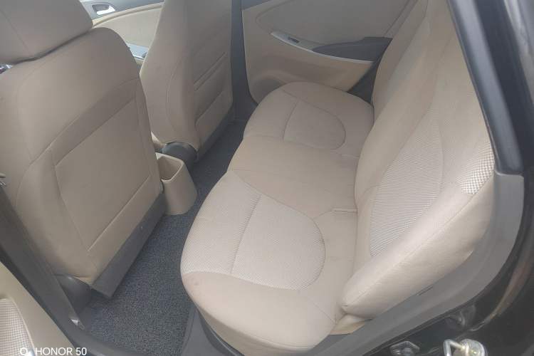 Used Hyundai Verna (older generation) 2011 Hatchback 1.4L Automatic Comfort Model GS Interior 6