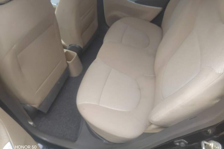 Used Hyundai Verna (older generation) 2011 Hatchback 1.4L Automatic Comfort Model GS Interior 7