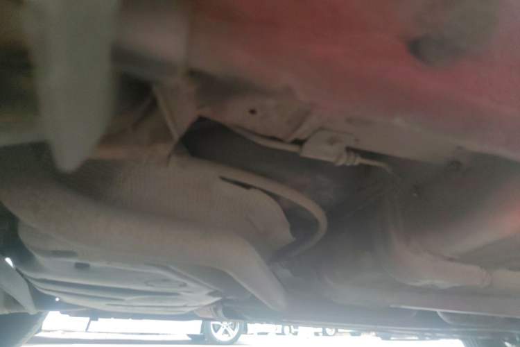 Used Hyundai Verna (older generation) 2011 Hatchback 1.4L Manual Comfort Model GS Chassis Rear Right