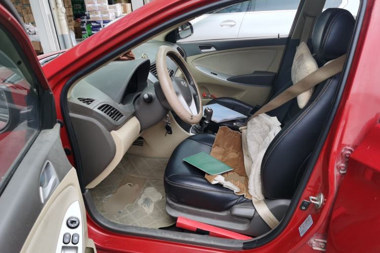 Used Hyundai Verna (older generation) 2011 Hatchback 1.4L Manual Standard GL Model Driver Seat