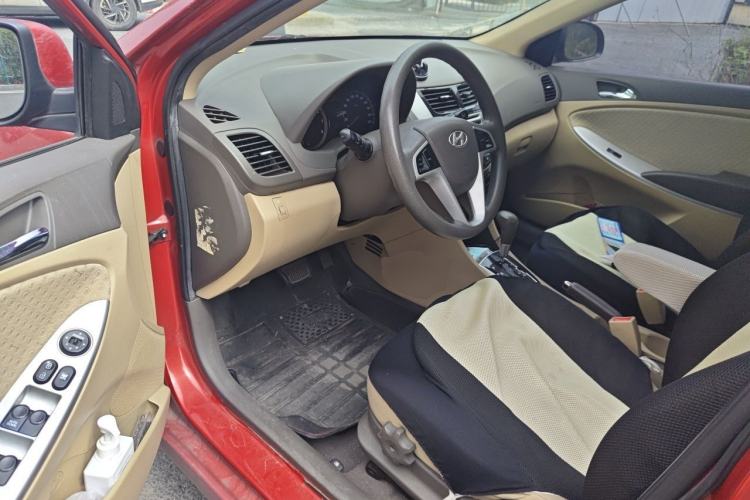 Used Hyundai Verna (older generation) 2011 Hatchback 1.4L Automatic Luxury GLS Model Driver Seat