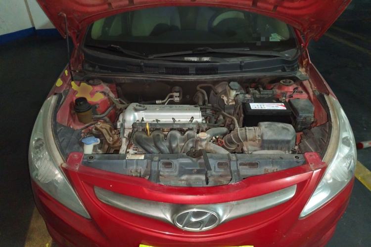 Used Hyundai Verna (older generation) 2011 Hatchback 1.4L Automatic Fashion GT Engine Bay