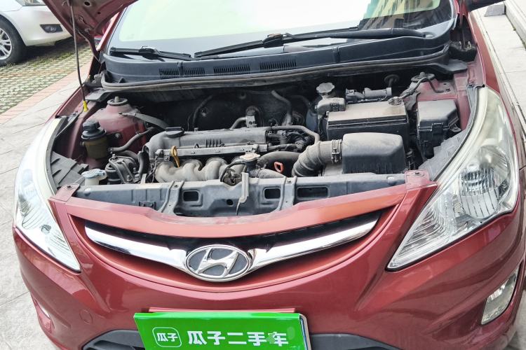 Used Hyundai Verna (older generation) 2011 Hatchback 1.4L Automatic Luxury GLS Model Engine Bay