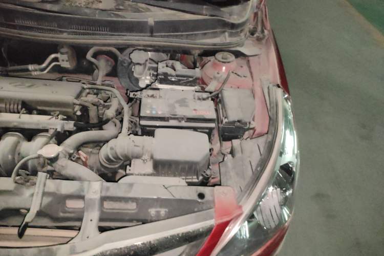 Used Hyundai Verna (older generation) 2011 Hatchback 1.4L Automatic Comfort Model GS Engine Bay Left