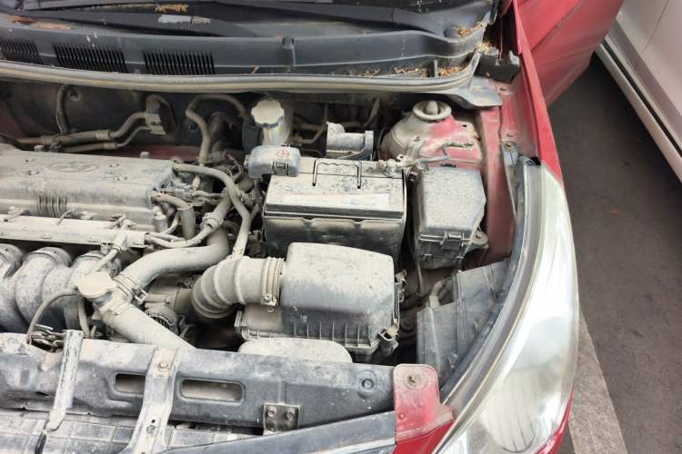 Used Hyundai Verna (older generation) 2011 Hatchback 1.4L Manual Comfort Model GS Engine Bay Left