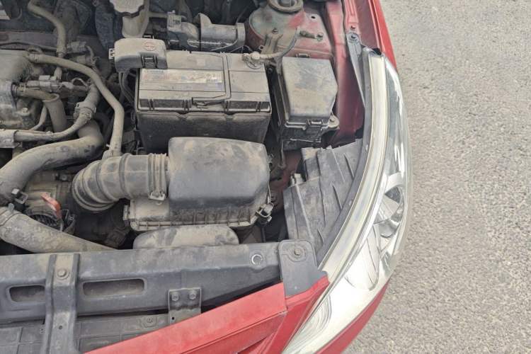 Used Hyundai Verna (older generation) 2011 Hatchback 1.4L Automatic Luxury GLS Model Engine Bay Left