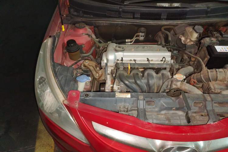 Used Hyundai Verna (older generation) 2011 Hatchback 1.4L Automatic Fashion GT Engine Bay Right