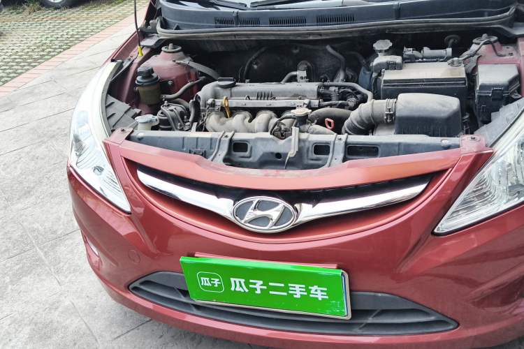 Used Hyundai Verna (older generation) 2011 Hatchback 1.4L Automatic Luxury GLS Model Engine Bay Right