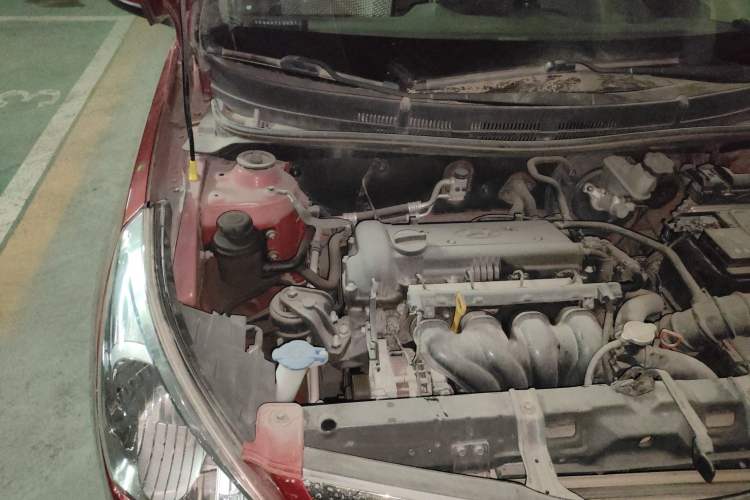Used Hyundai Verna (older generation) 2011 Hatchback 1.4L Automatic Comfort Model GS Engine Bay Right