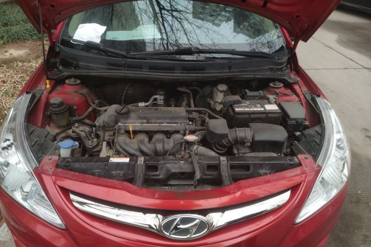 Used Hyundai Verna (older generation) 2011 Hatchback 1.4L Manual Comfort Model GS Engine Bay