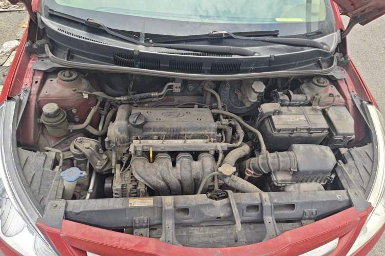 Used Hyundai Verna (older generation) 2011 Hatchback 1.4L Automatic Luxury GLS Model Engine Bay