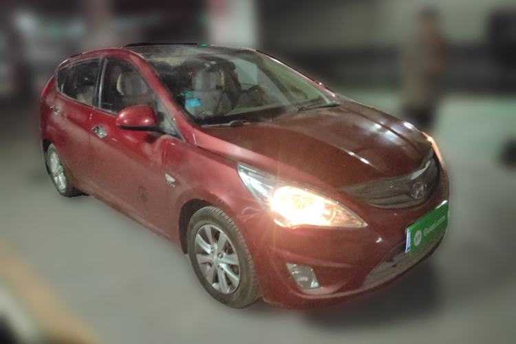 Used Hyundai Verna (older generation) 2011 Hatchback 1.4L Automatic Comfort Model GS Front Right 45 Deg