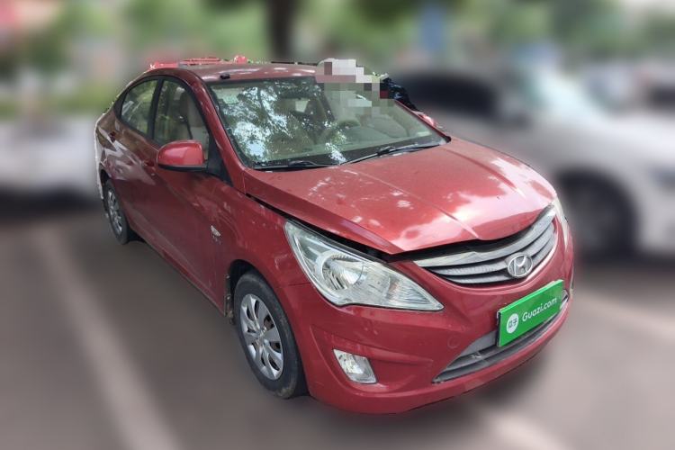 Used Hyundai Verna (older generation) 2011 Hatchback 1.4L Manual Comfort Model GS Front Right 45 Deg