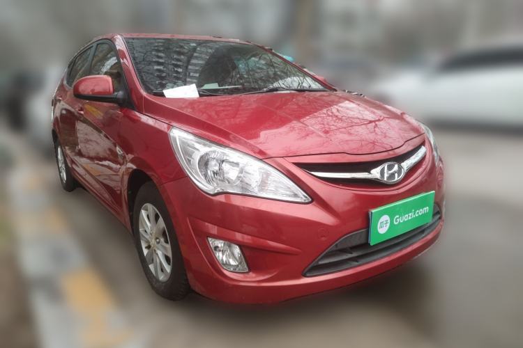 Used Hyundai Verna (older generation) 2011 Hatchback 1.4L Manual Comfort Model GS Front Right 45 Deg