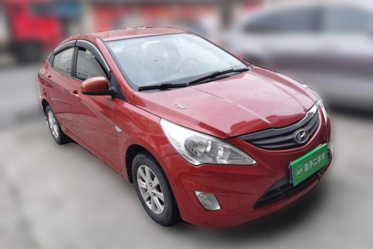Used Hyundai Verna (older generation) 2011 Hatchback 1.4L Manual Standard GL Model Front Right 45 Deg