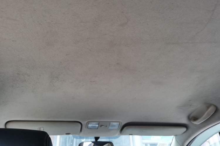 Used Hyundai Verna (older generation) 2011 Hatchback 1.4L Manual Standard GL Model Headliner
