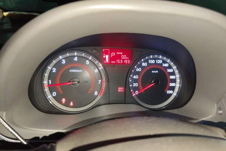 Used Hyundai Verna (older generation) 2011 Hatchback 1.4L Automatic Fashion GT Instrument Cluster