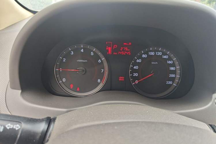 Used Hyundai Verna (older generation) 2011 Hatchback 1.4L Automatic Luxury GLS Model Instrument Cluster