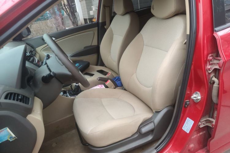 Used Hyundai Verna (older generation) 2011 Hatchback 1.4L Manual Comfort Model GS Left Front Seat