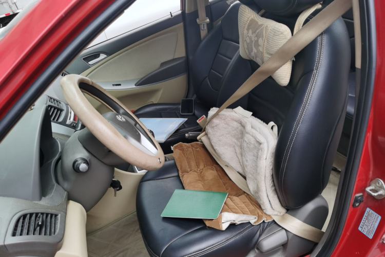 Used Hyundai Verna (older generation) 2011 Hatchback 1.4L Manual Standard GL Model Left Front Seat