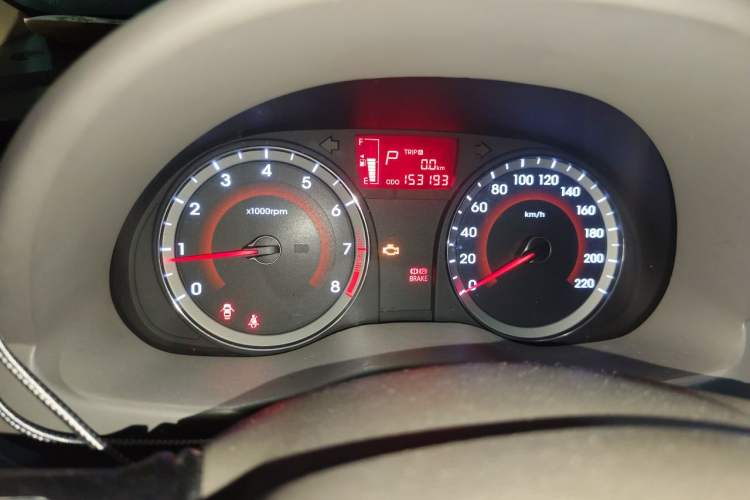 Used Hyundai Verna (older generation) 2011 Hatchback 1.4L Automatic Fashion GT Odometer Close Up
