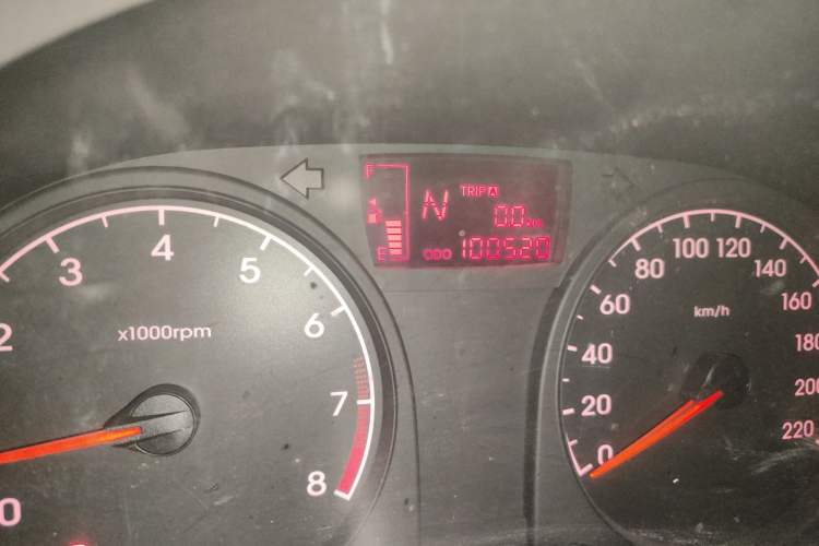 Used Hyundai Verna (older generation) 2011 Hatchback 1.4L Automatic Comfort Model GS Odometer Close Up
