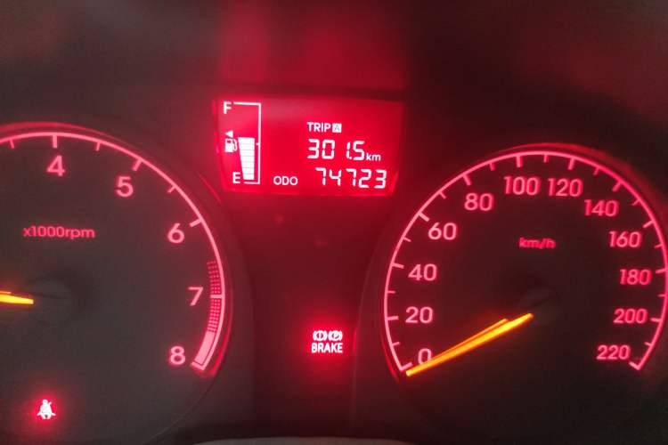 Used Hyundai Verna (older generation) 2011 Hatchback 1.4L Manual Comfort Model GS Odometer Close Up