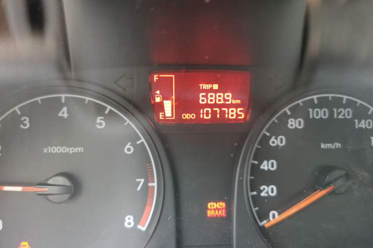 Used Hyundai Verna (older generation) 2011 Hatchback 1.4L Manual Standard GL Model Odometer Close Up