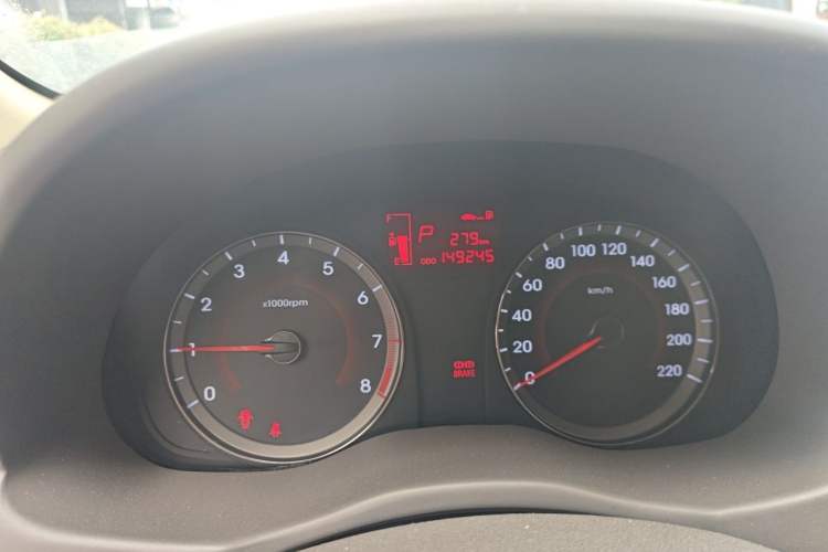 Used Hyundai Verna (older generation) 2011 Hatchback 1.4L Automatic Luxury GLS Model Odometer Close Up