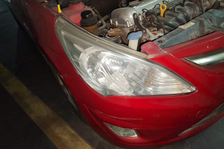 Used Hyundai Verna (older generation) 2011 Hatchback 1.4L Automatic Fashion GT Right Front Headlight