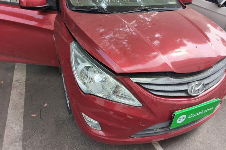 Used Hyundai Verna (older generation) 2011 Hatchback 1.4L Manual Comfort Model GS Right Front Headlight
