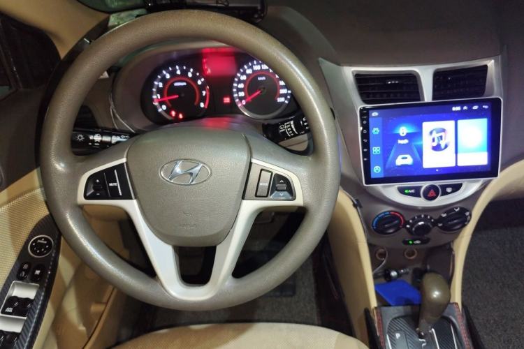 Used Hyundai Verna (older generation) 2011 Hatchback 1.4L Automatic Fashion GT Steering Wheel