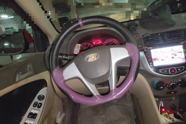 Used Hyundai Verna (older generation) 2011 Hatchback 1.4L Automatic Comfort Model GS Steering Wheel