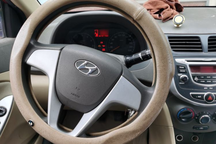 Used Hyundai Verna (older generation) 2011 Hatchback 1.4L Manual Standard GL Model Steering Wheel