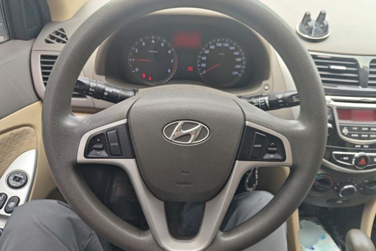 Used Hyundai Verna (older generation) 2011 Hatchback 1.4L Automatic Luxury GLS Model Steering Wheel